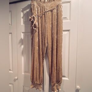 Brand new NWT! Golden tan crushed velour jogger style pants size Large